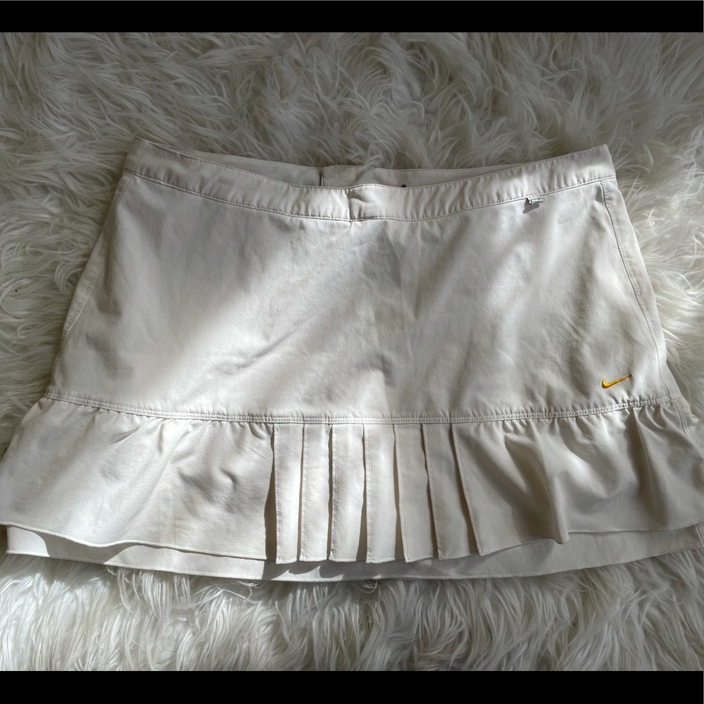 White Nike tennis skirt dri fit skort size 8/M